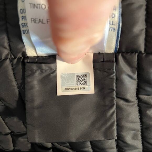 Moncler Eridan Giubbotto Jacket Size 4 Fur collar Kalgan lamb Black EUC Auth. XL - Picture 12 of 15